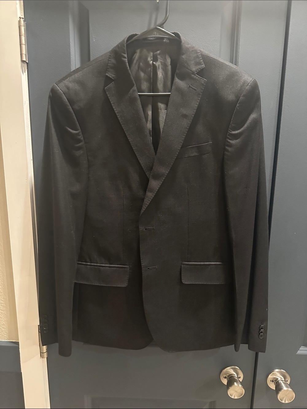 BlackBerry Men's Black Single-Breasted Suit Jacket - Classic Formal Blazer.